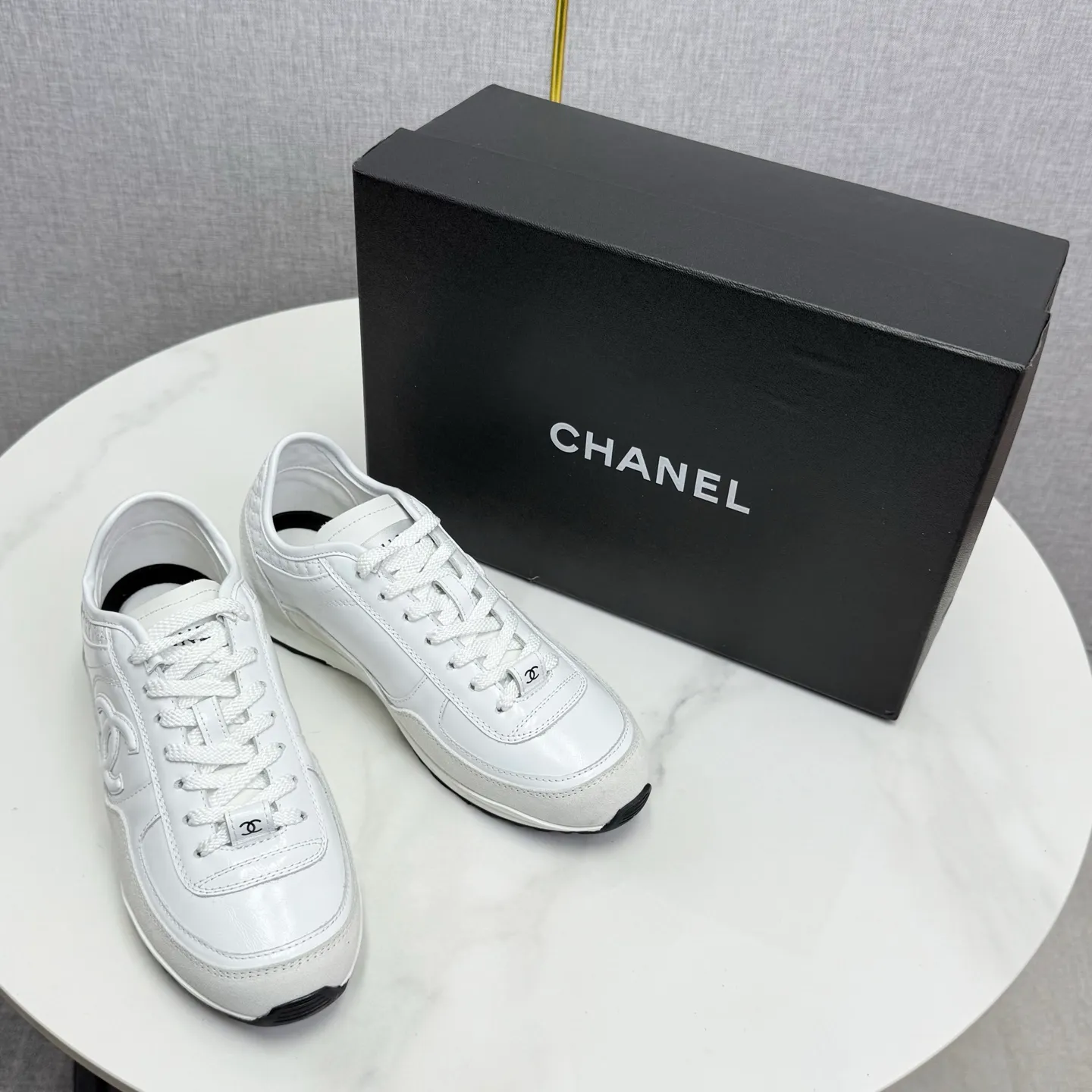 👟👟Ex-factory price 560👟👟Chanel Panda Shoes! 2025 counter's top casual sports shoes. This classic design; the upper is electro-embroidered with a variety of techniques; the outsole is fashionable and sporty; the unusual inclusion of a variety of color matching elements... The diversified mix and match is very good-looking and versatile, and can be used for leisure, fashion, sports, and outdoor... ꫛꫀꪝ Go➫ Materials: ❶Upper made of: original imported first-layer silk cowhide + original waterproof cloth + original first-layer cowhide ❷Inner lining: Original Yangli+wang ❸ Outsole based on: Original TPU combination outsole Counter boutique packaging complete set for women 35–41